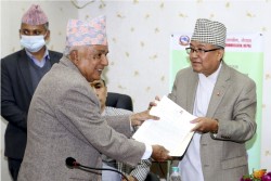 प्रमुख निर्वाचन आयुक्तलाई ध्यानाकर्षण पत्र हस्तान्तरण